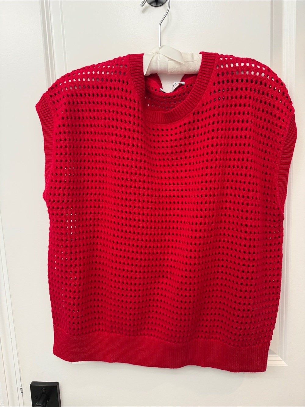 Pretty Garden Lightweight Red Open-Knit Crewneck Sweater Vest - Women's L
